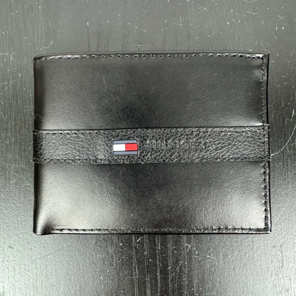 Tommy Hilfiger Ranger Mens Wallet Black Leather Slim Bifold Card Holder Logo NWT